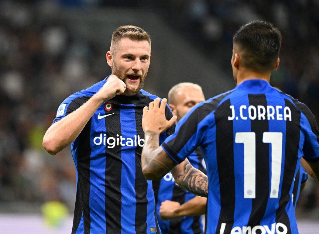 Milan Škriniar se raduje v dresu Interu