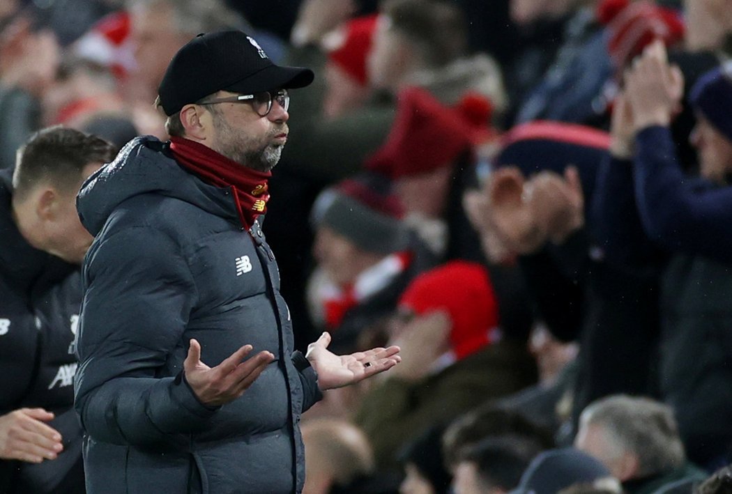 Naštvaný Jürgen Klopp během osmifinále Ligy mistrů