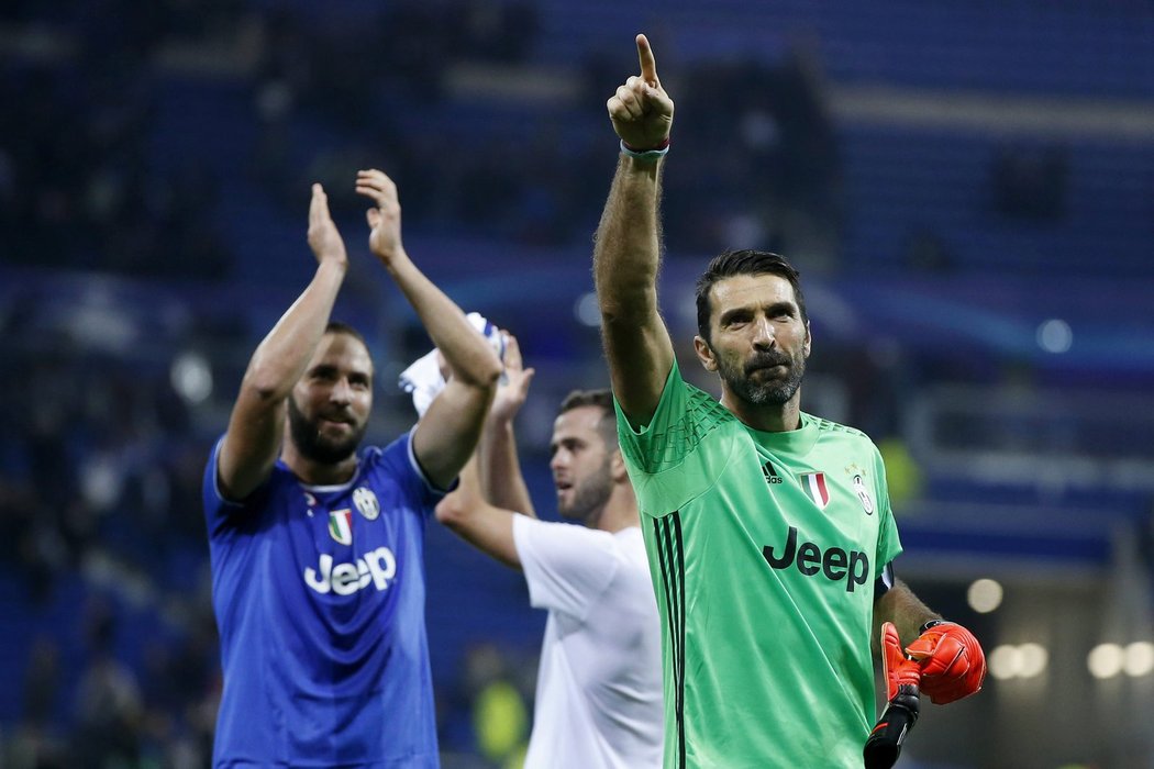 Italský brankář Gigi Buffon odpověděl na kritiku tím nejlepším způsobem