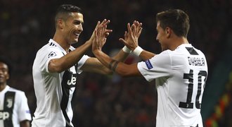 Liga mistrů: Ronaldo s Juventusem vyloupil Old Trafford, Džeko zářil