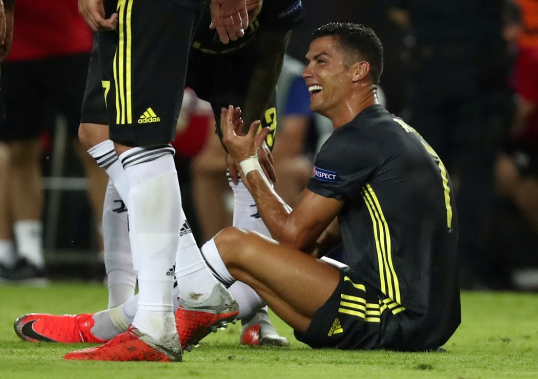 Cristiano Ronaldo po inkasované červené kartě v zápase s Valencie