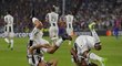 Fotbalisté Juventusu oslavili jeden z gólů kotouly
