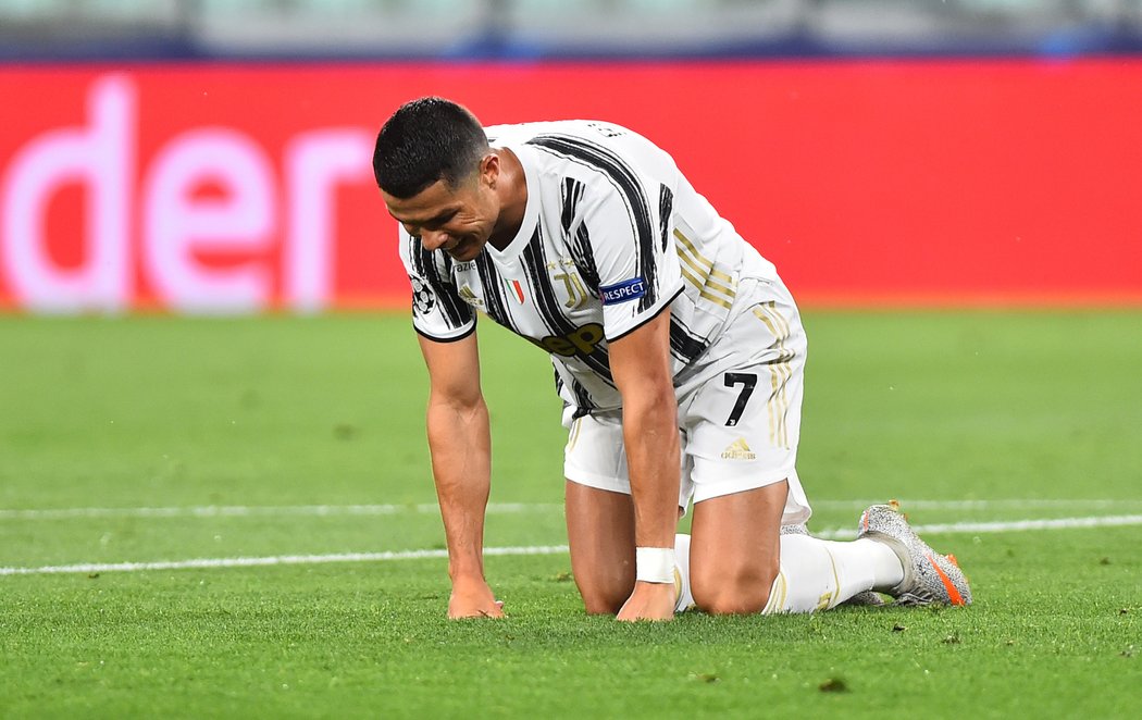 Cristiano Ronaldo je na kolenou, Juventus vypadl už v osmifinále