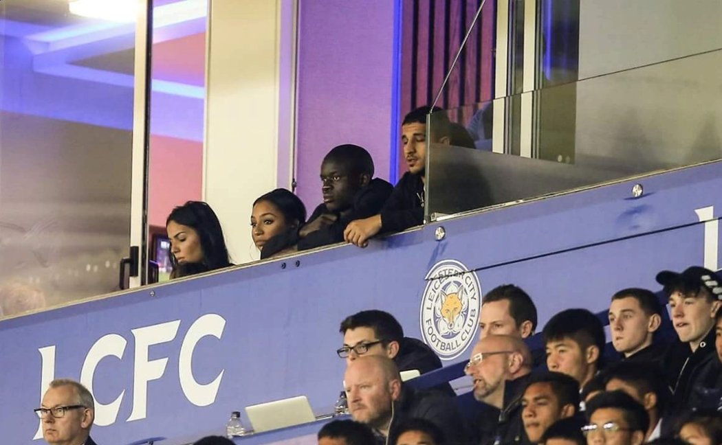 Záložník N&#39;Golo Kante se byl podívat na bývalé spoluhráče z Leicesteru