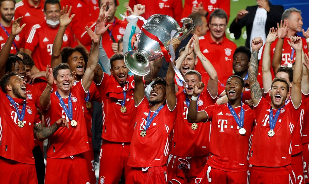 Kingsley Coman s trofejí pro vítěze Ligy mistrů