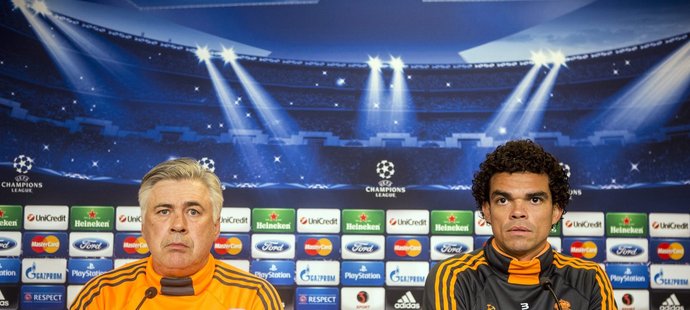 Tiskovou konferenci Realu Madrid před zápasem Ligy mistrů v Kodani narušil transparent hnutí Greenpeace. Trenér Carlo Ancelotti i hráč Pepé byli překvapení.