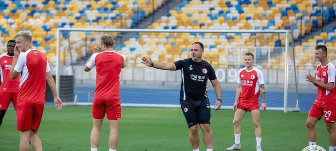 Trénink Slavie před odvetou 3. předkola Ligy mistrů na stadionu Dynama Kyjev