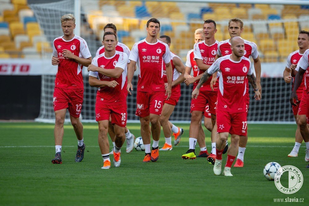 Trénink Slavie před odvetou 3. předkola Ligy mistrů na stadionu Dynama Kyjev