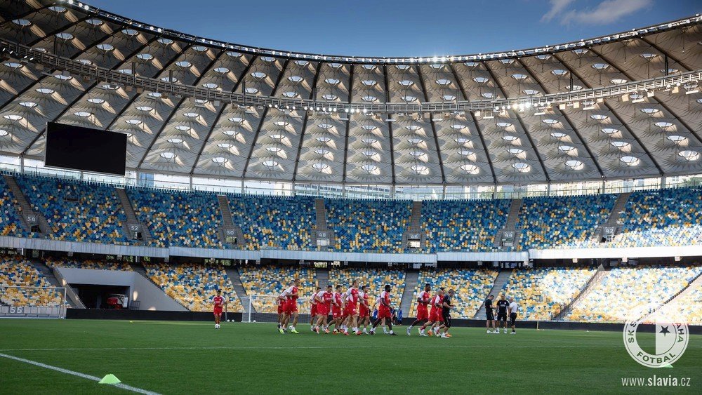 Trénink Slavie před odvetou 3. předkola Ligy mistrů na stadionu Dynama Kyjev