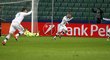 Fotbalisté Legie slaví třetí gól do sítě Realu