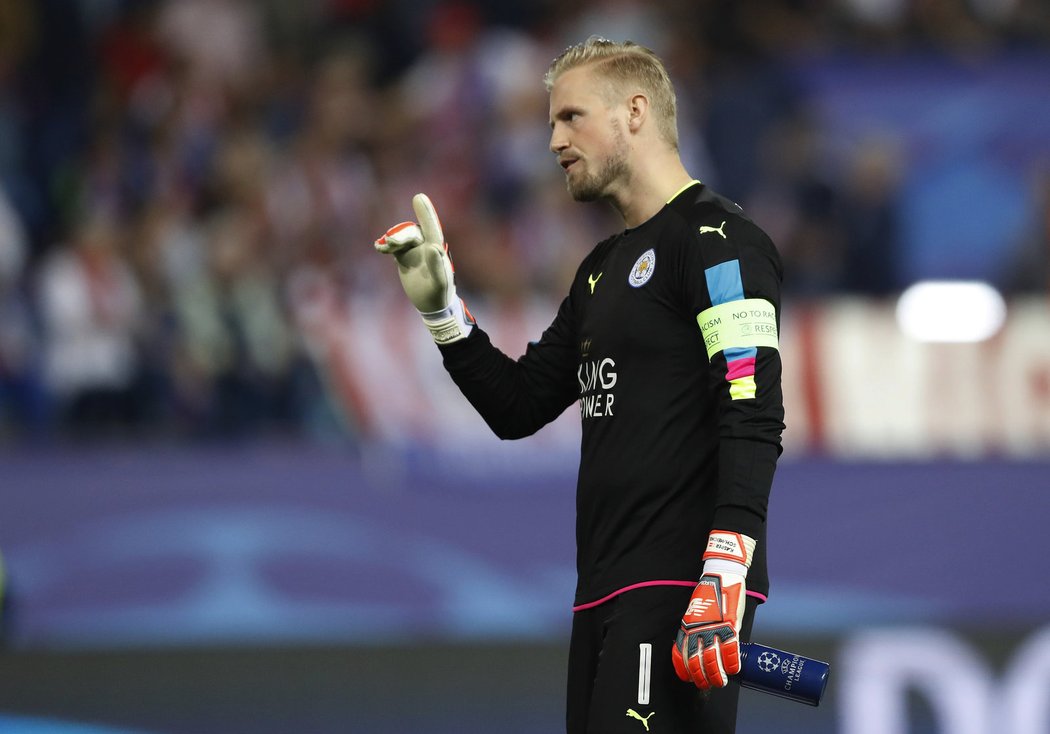 Brankář Leicesteru Kasper Schmeichel při zápasu s Atlétikem Madrid