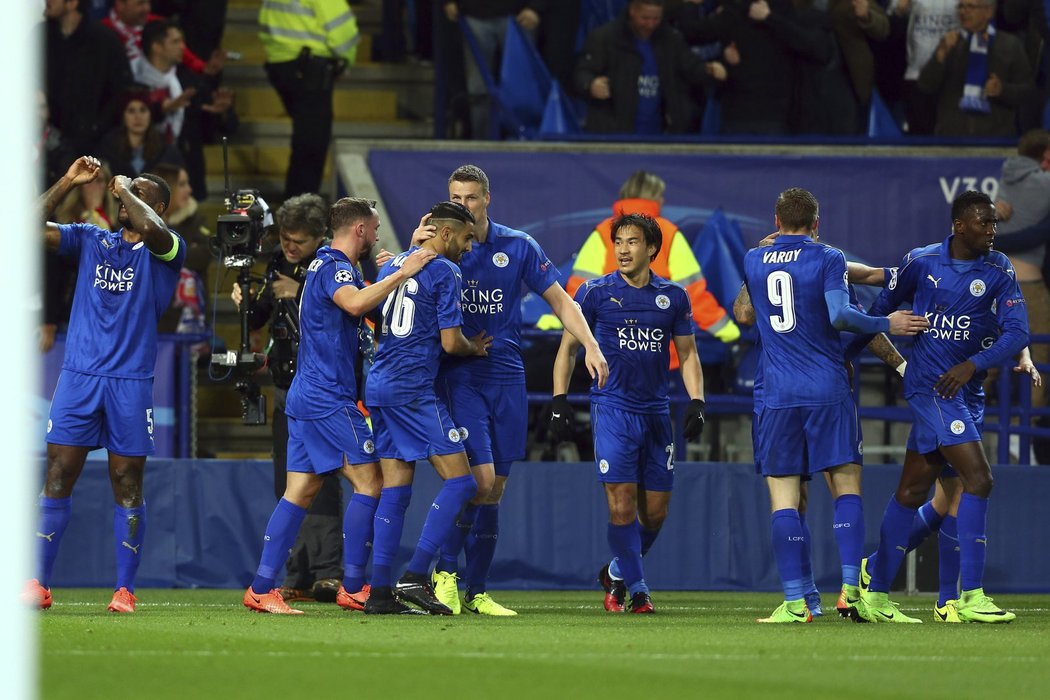 Hráči Leicesteru ovládli první poločas, po brance Morgana vedli 1:0