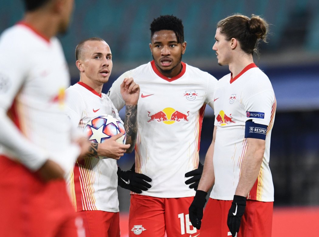Fotbalisté Lipska se radují z gólu do sítě PSG