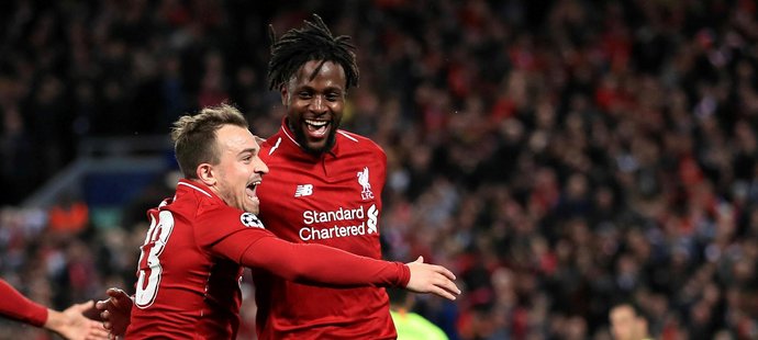 Xherdan Shaqiri a Divock Origi oslavují čtvrtý gól Liverpoolu v odvetě semifinále Ligy mistrů proti Barceloně, který zajistil Reds postup do finále