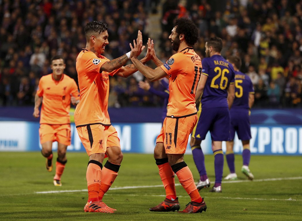 Mohamed Salah a Roberto Firmino slaví branku do sítě Mariboru