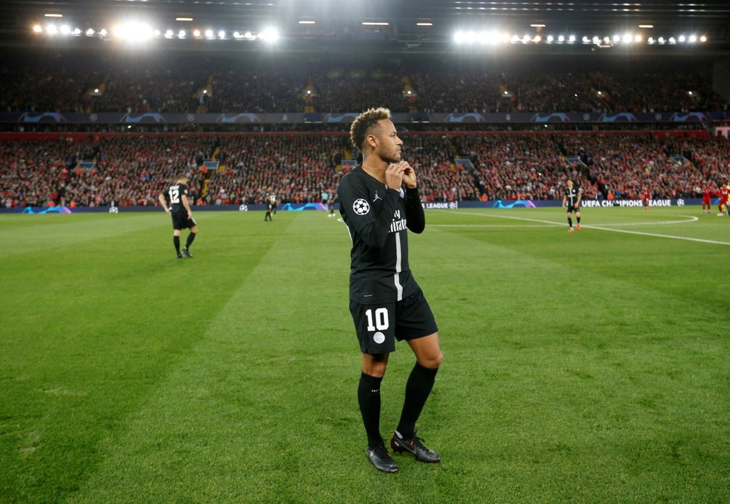 Útočné eso Neymar před utkáním Ligy mistrů proti Liverpoolu