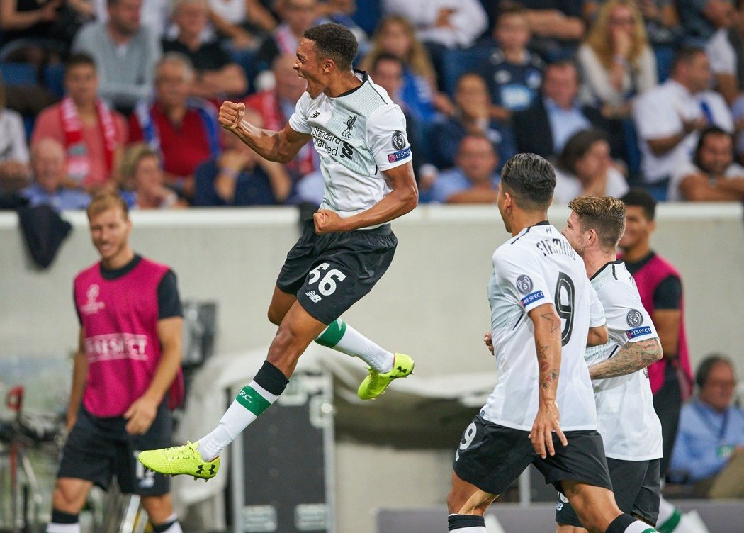 Trent Alexander-Arnold dostal důvěru trenéra i parťáků a parádní trefou nasměroval tým do Ligy mistrů