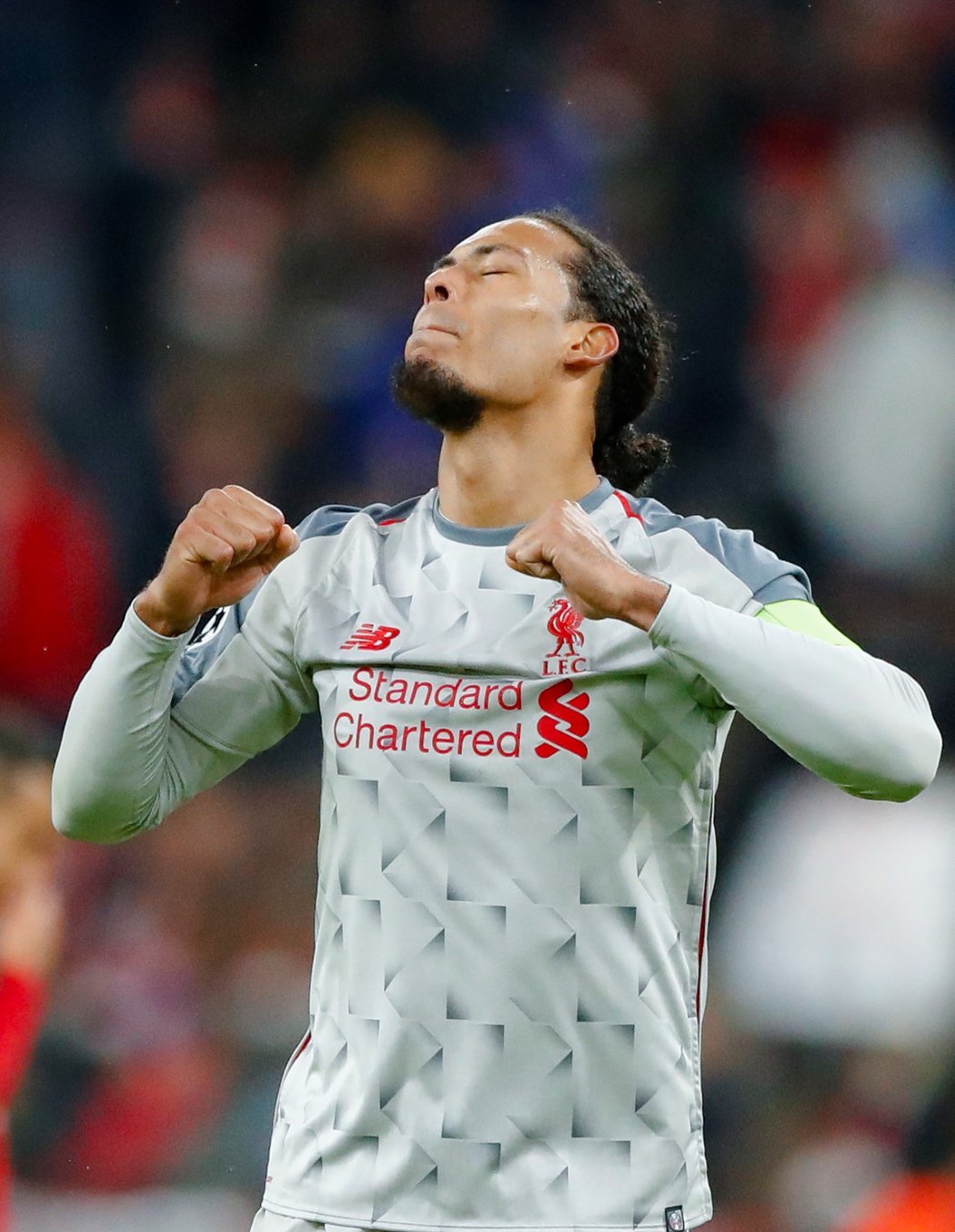 Virgil van Dijk slaví branku, která rozhodla o postupu do čtvrtfinále LM