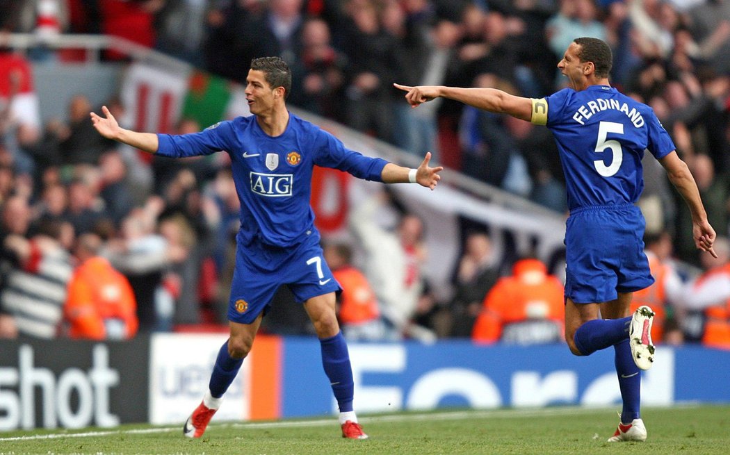 Rio Ferdinand a Cristiano Ronaldo měli důvod k radosti.