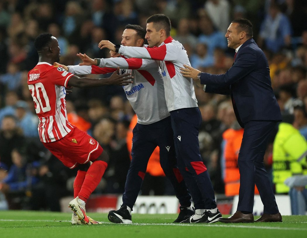 Osman Bukari se raduje z gólu Crvene zvezdy do sítě Manchesteru City