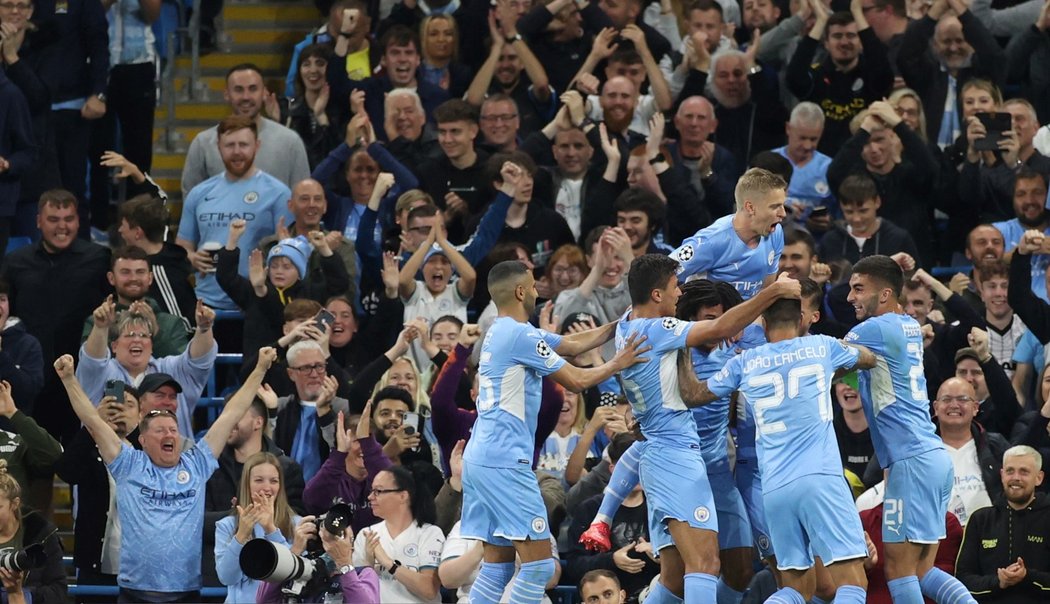 Fotbalisté Manchesteru City a jejich gólová radost v utkání Ligy mistrů proti Lipsku