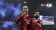 Mohamed Salah a Virgil van Dijk se radují z důležitého gólu