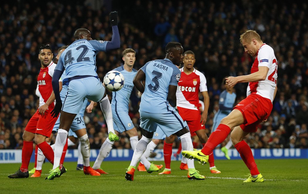 Kamil Glik pálí na branku Citizens