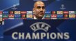 Pep Guardiola může být prvním trenérem Citizens, který Barcu porazí