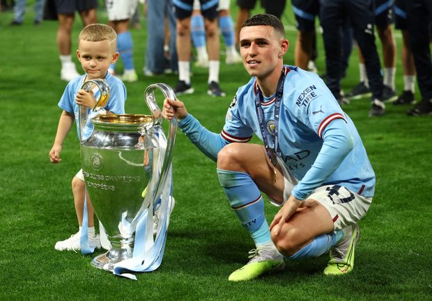 Phil Foden nedávno oslavil se City treble Phil Foden nedávno oslavil se City treble