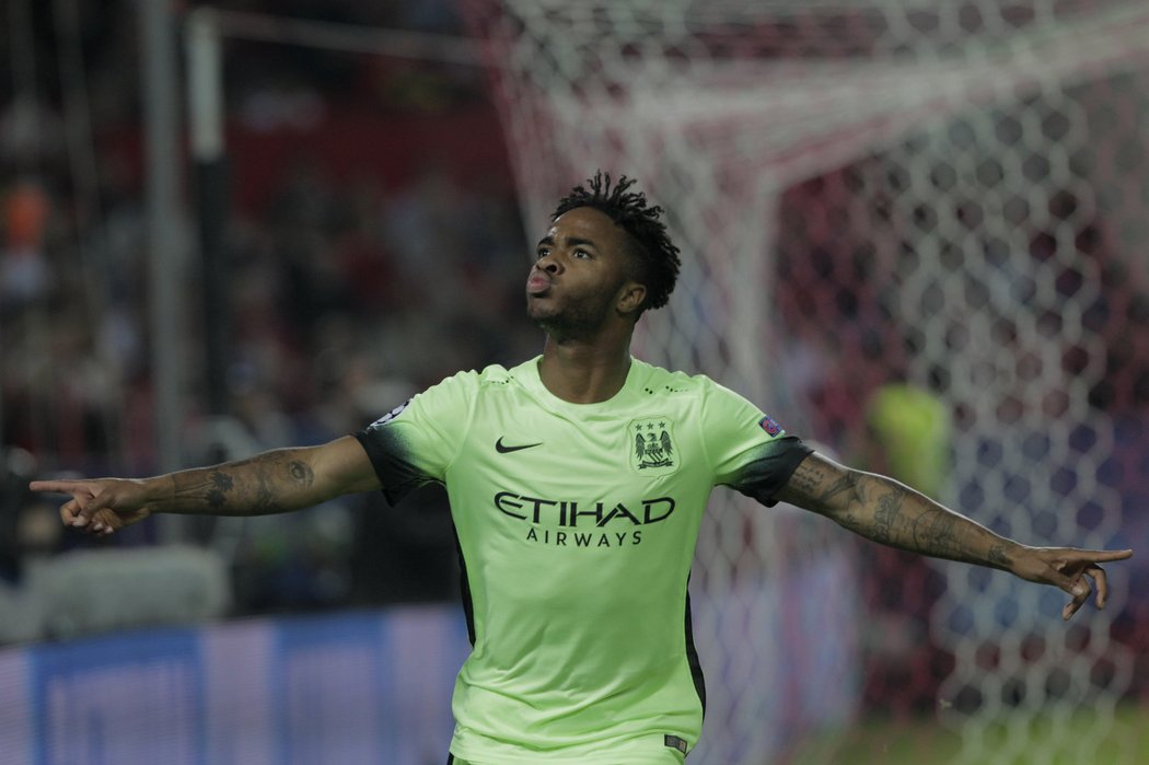 Raheem Sterling oslavuje gól v Lize mistrů