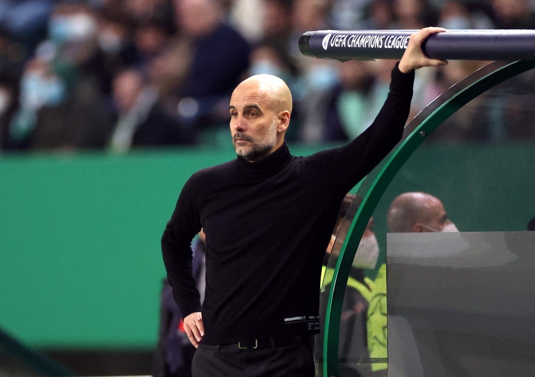 Trenér Manchesteru City Pep Guardiola během úvodního osmifinále Ligy mistrů proti Sportingu Lisabon