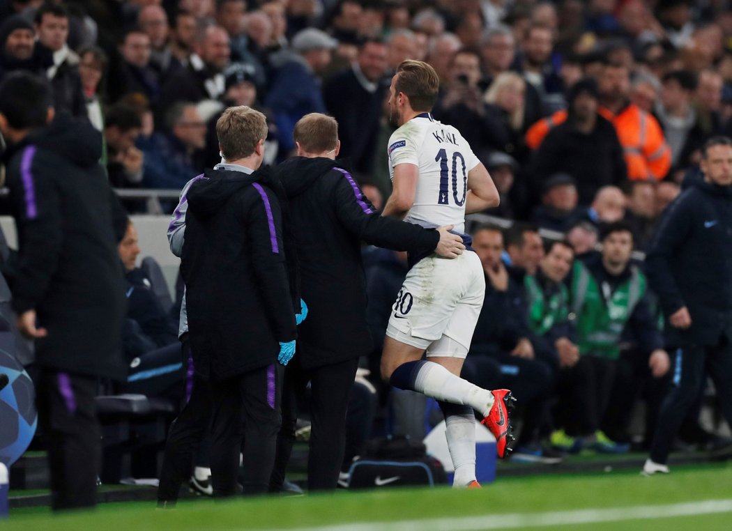 Kapitán Tottenhamu opouští hřiště ve čtvrtfinále Ligy mistrů s Manchesterem City
