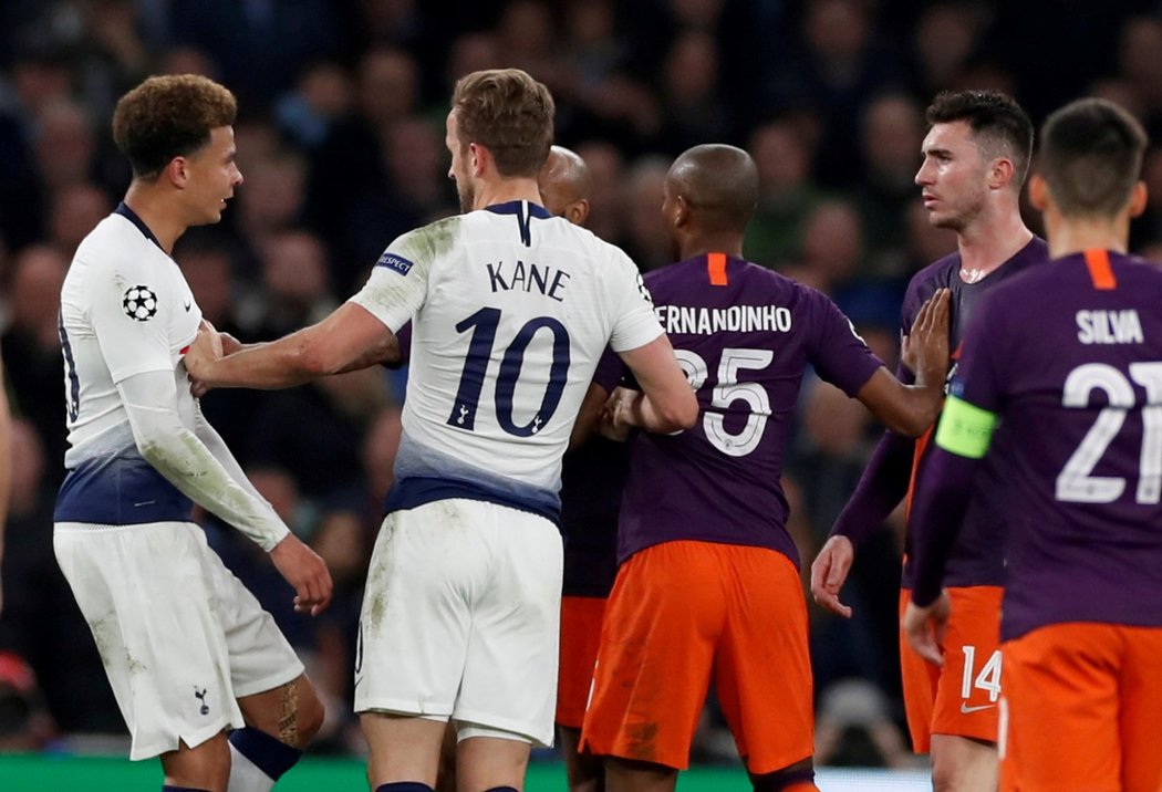 Strkanice v utkání čtvrtfinále Ligy mistrů mezi Tottenhamem a Manchesterem City