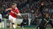 Darren Fletcher střílí přes Eduarda Cissého