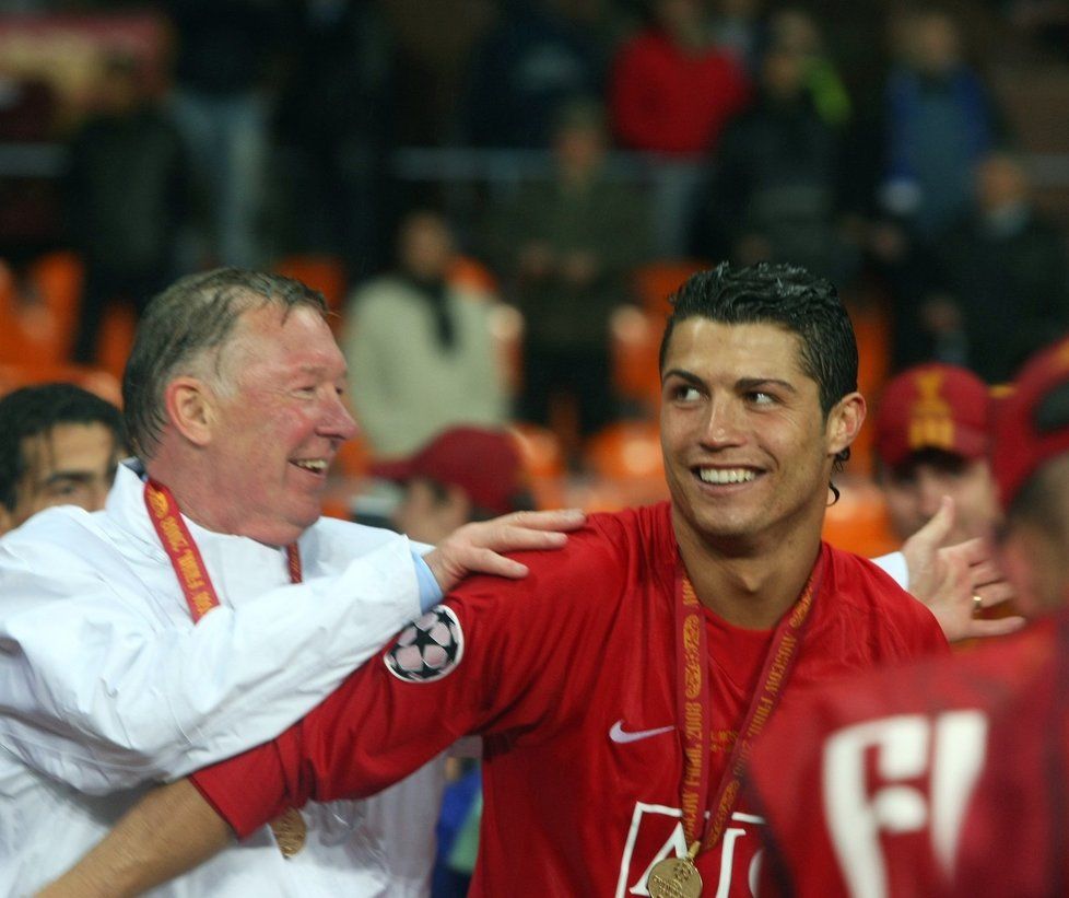 Alex Ferguson a Cristiano Ronaldo se radují po triumfu v Lize mistrů v roce 2008