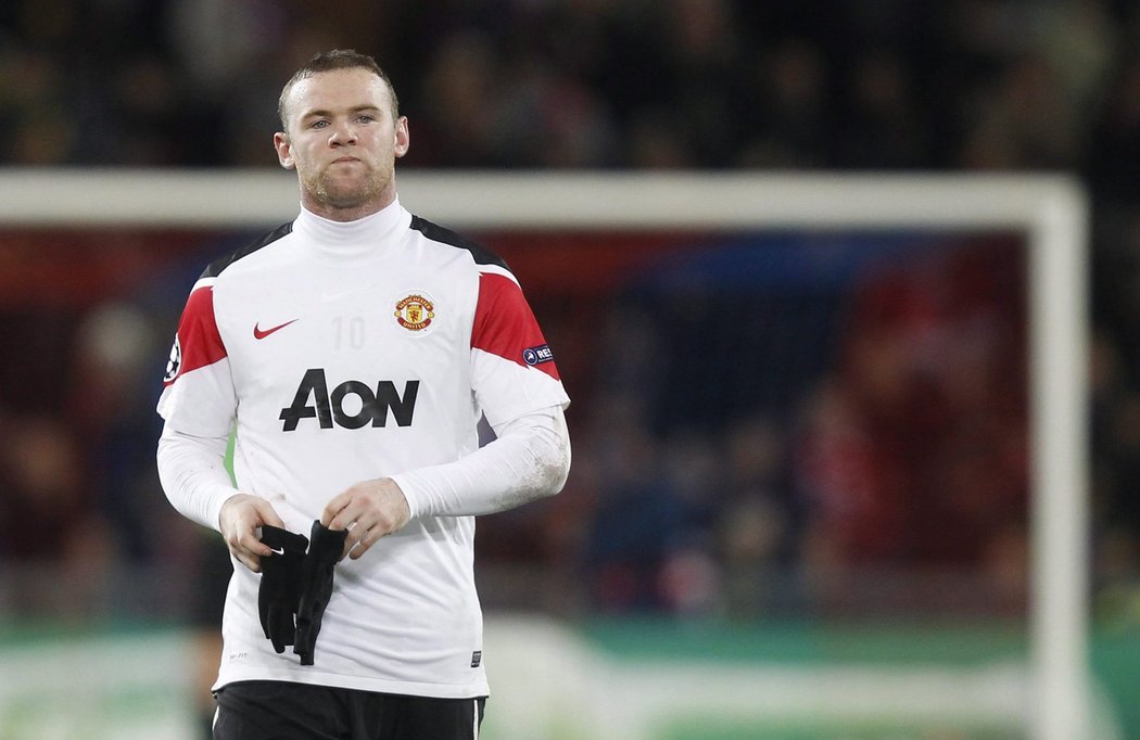 Zklamání. Wayne Rooney prohře Manchesteru United na hřišti Basileje nezabráni, United končí v Lize mistrů už v základní skupině