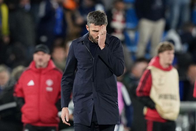 Debakl v Comu a otevřený spor. Fernandes kritizuje pokyny z lavičky, Carrick přístup hráčů Debakl v Comu a otevřený spor. Fernandes kritizuje pokyny z lavičky, Carrick přístup hráčů