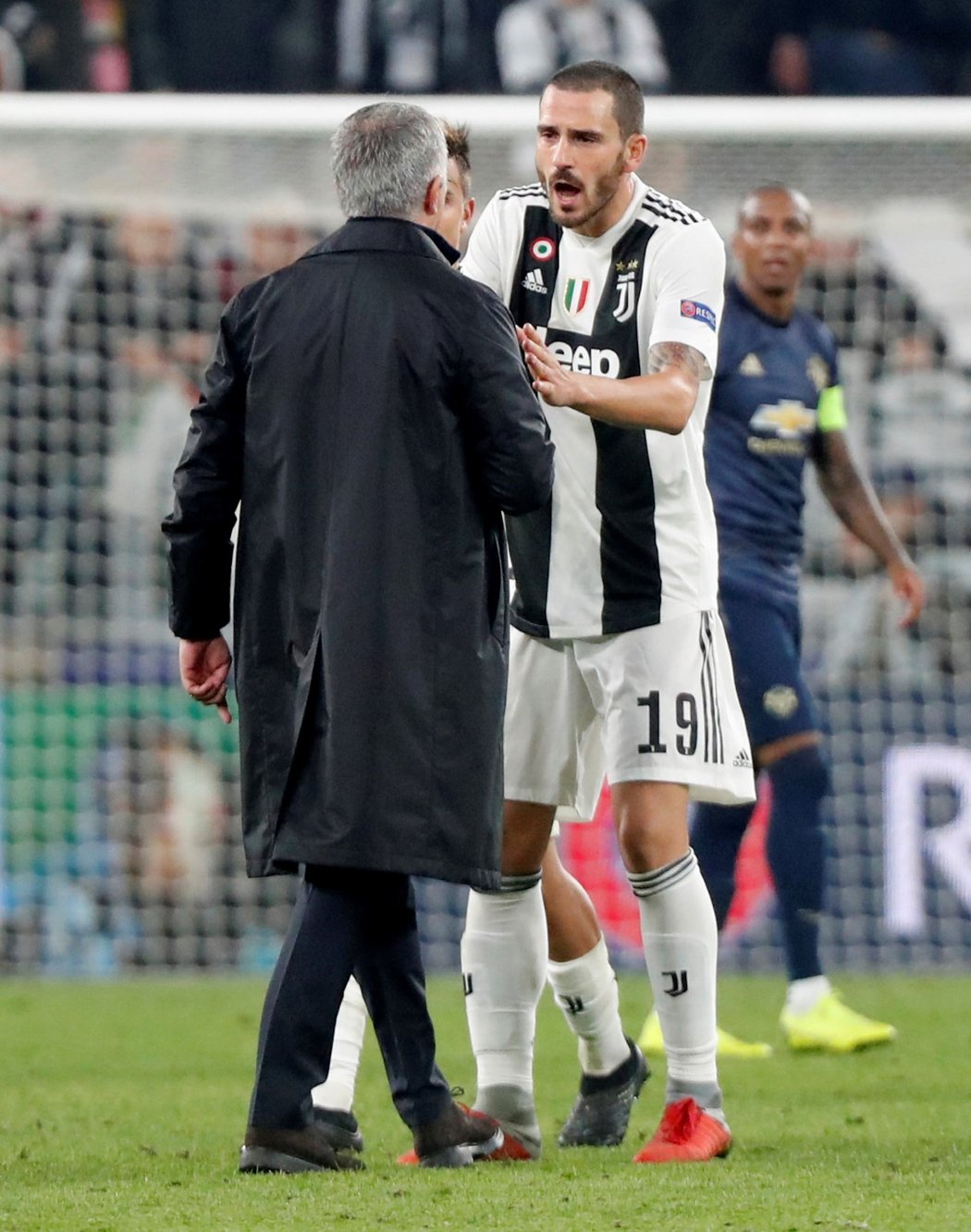 Trenéra Manchesteru United Josého Mourinha po výhře nad Juventusem 2:1 uklidňoval i Leonardo Bonucci