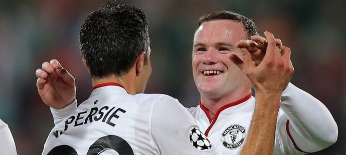 Robin van Persie s Waynem Rooneym v utkání Ligy mistrů proti rumunksé Kluži, kde zařídili vítězství 2:1