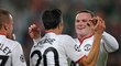 Robin van Persie s Waynem Rooneym v utkání Ligy mistrů proti rumunksé Kluži, kde zařídili vítězství 2:1