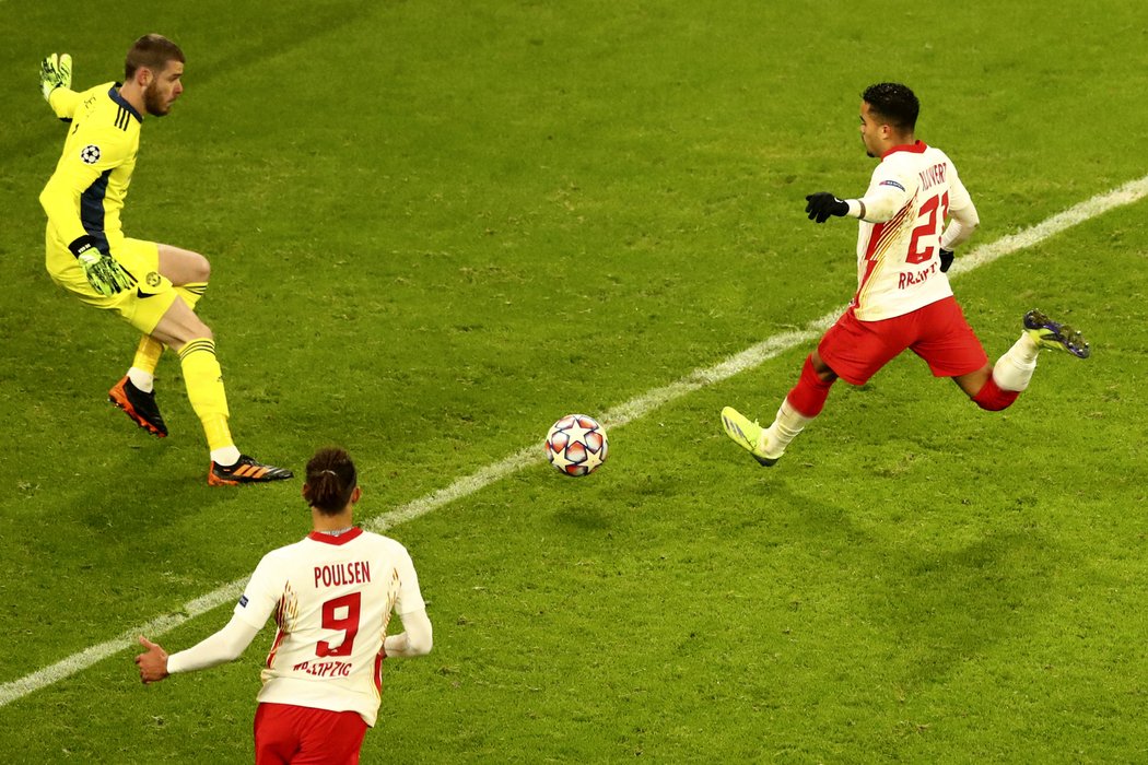 David de Gea zaváhal a Justin Kluivert vstřelil třetí gól Lipska