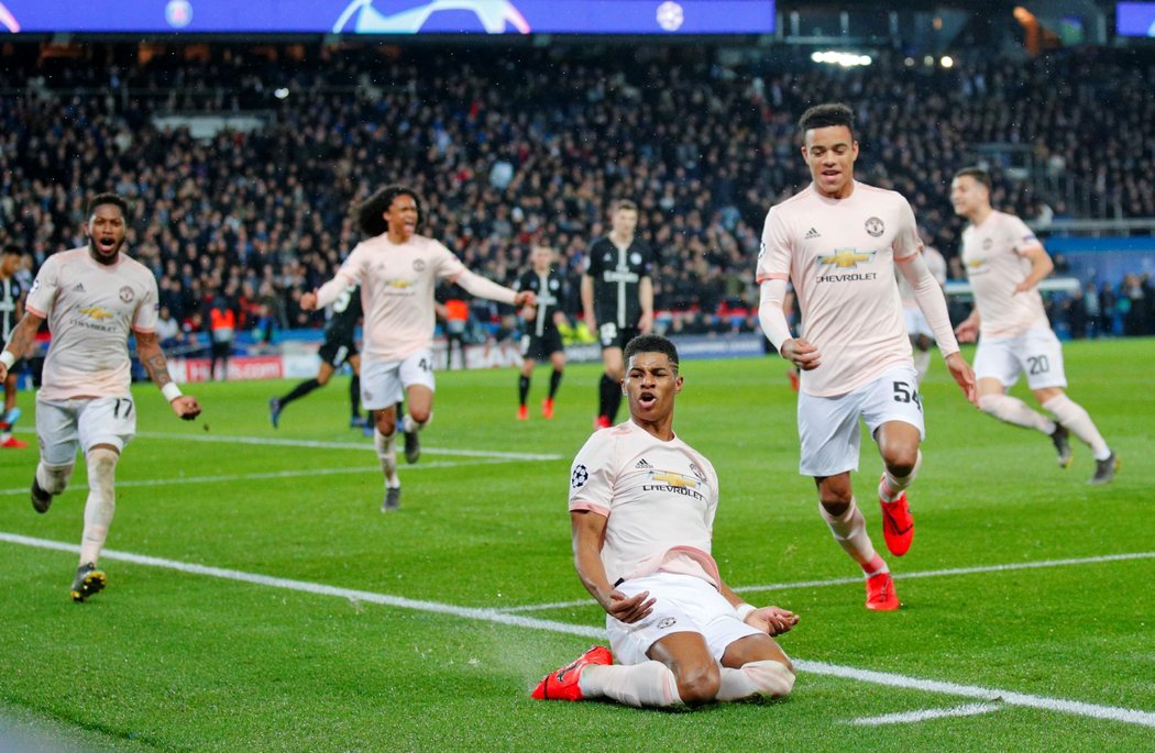 Hrdina zápasu mezi PSG a Manchesterem United Marcus Rashford slaví rozhodující branku