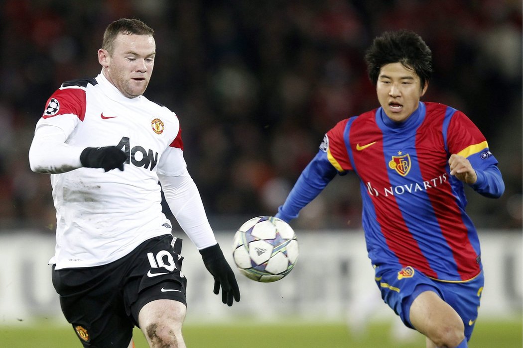 Wayne Rooney v utkání s Basilejí, které definitivně potvrdilo vyřazení United z letošního ročníku Ligy mistrů
