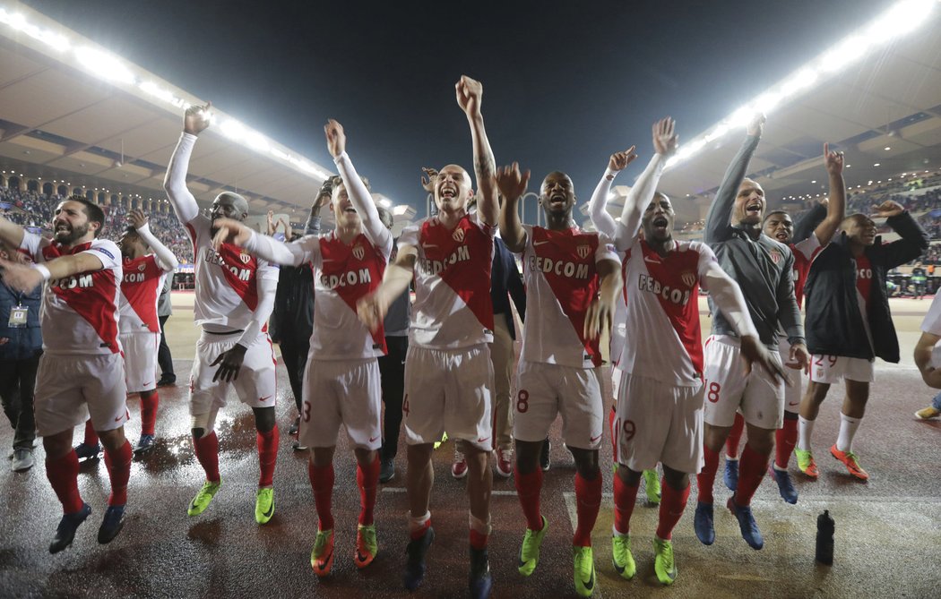 Radost francouzského celku poté, co vyřadil Manchester City z Ligy mistrů