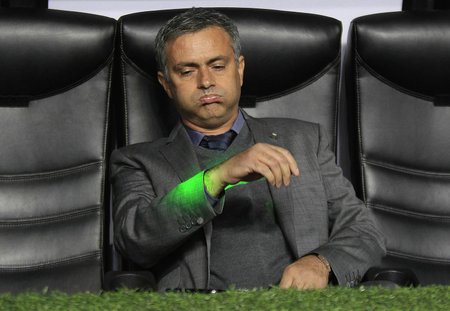 Co to jako má být? To si možná říkal Mourinho, když na něj namířil zelený paprsek laseru