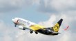 Letadlo fotbalistů Borussie Dortmund vzlétá z ranveje