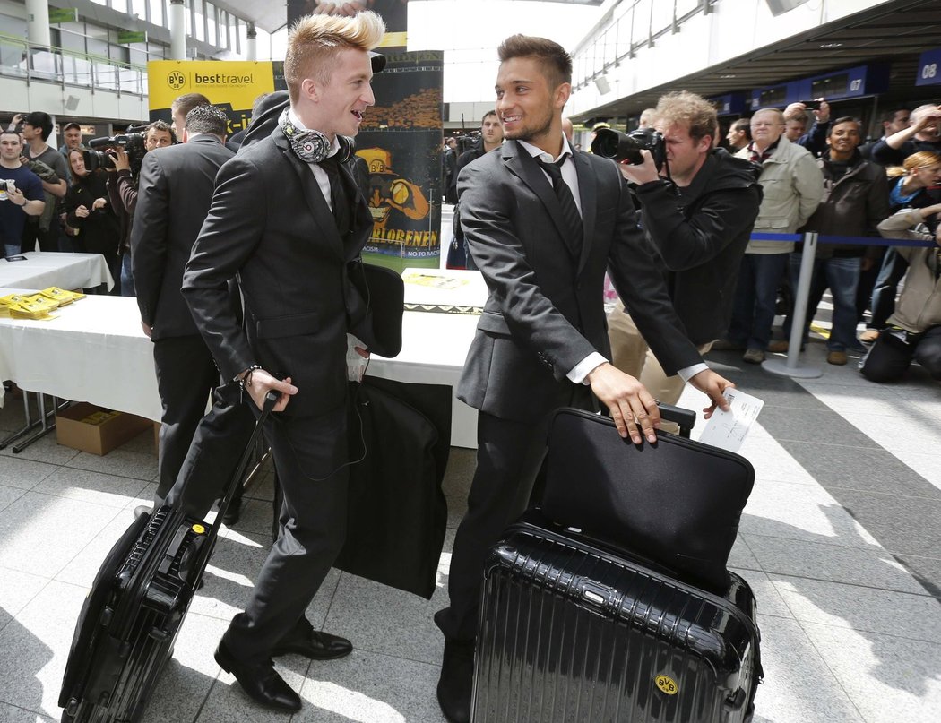 Reus a Leitner přijíždějí na dortmundské letiště