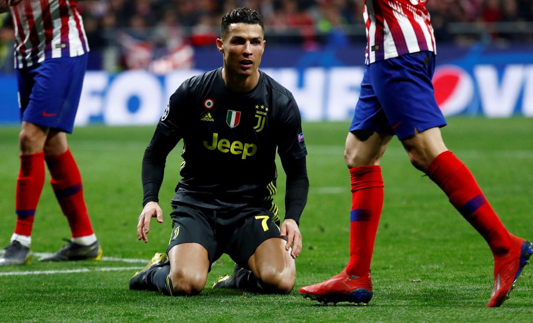 Cristiano Ronaldo lituje neproměněné šance v zápase s Atlétikem Madrid