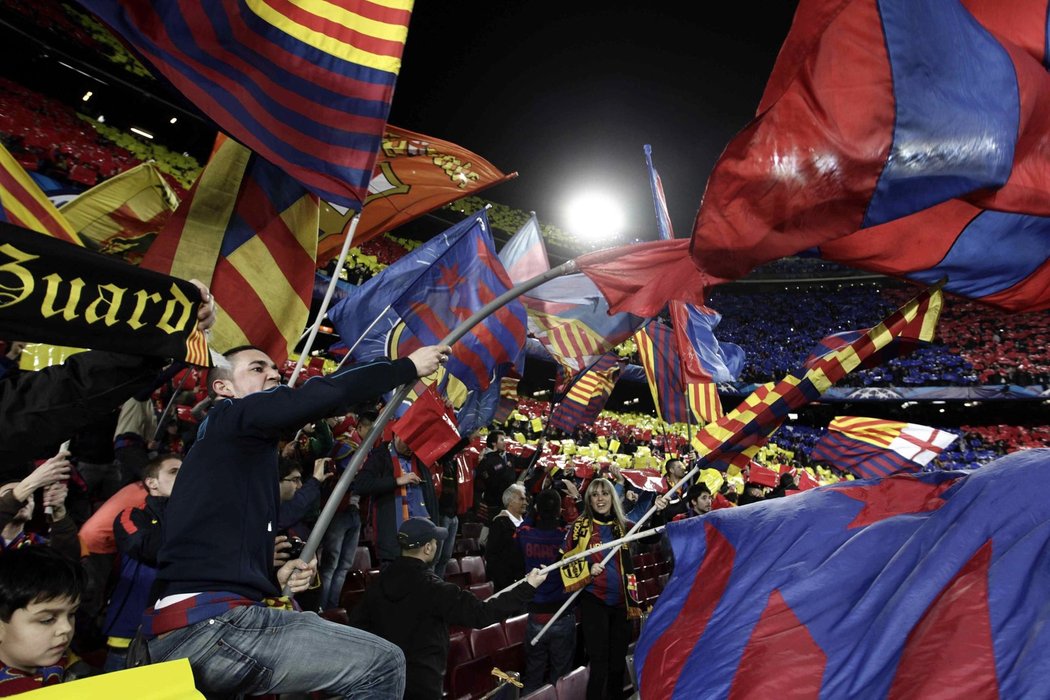 Věříme! Fanoušci Barcelony předvedli na Nou Campu neuvěřitelné choreo, do kterého se zapojil celý stadion