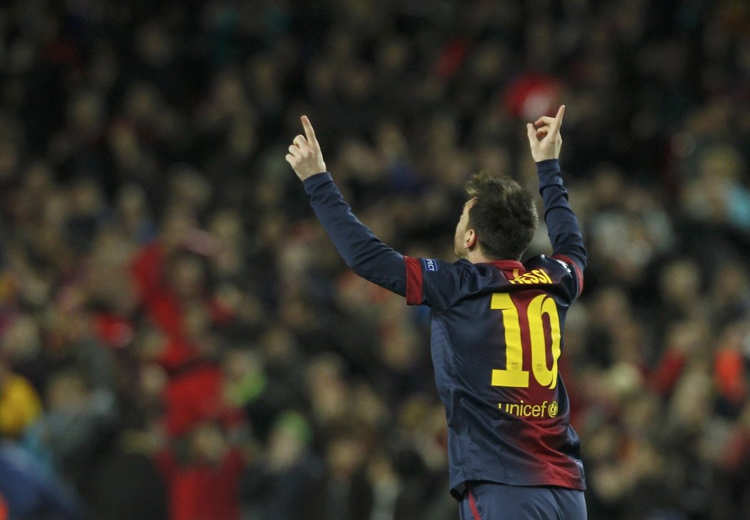 A je tam první! Lionel Messi slaví úvodní trefu proti AC Milán
